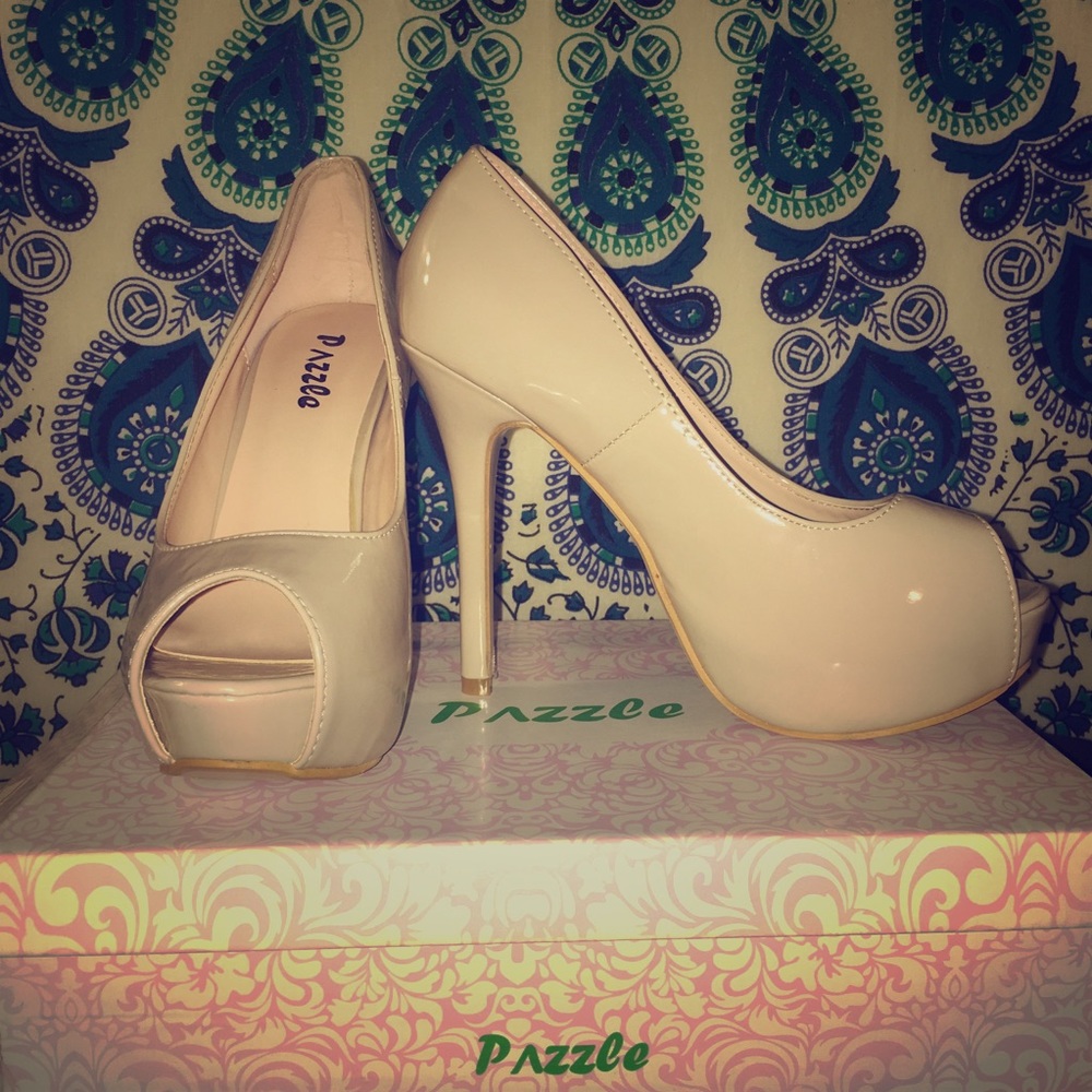 Nude Pumps